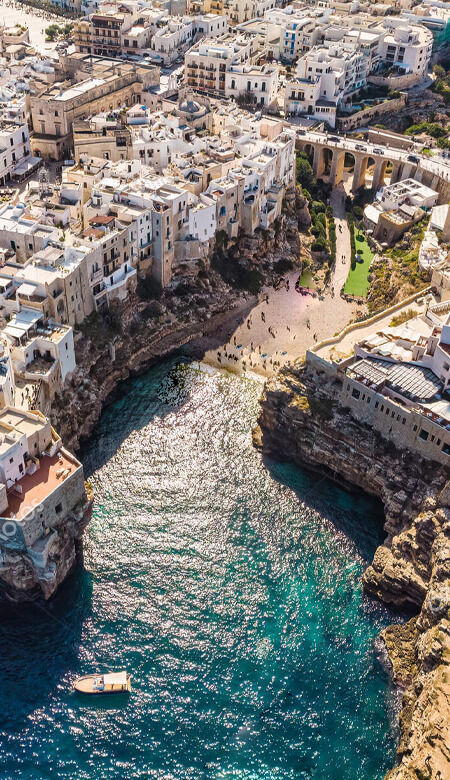 Cala ponte dall'alto Polignano a mare